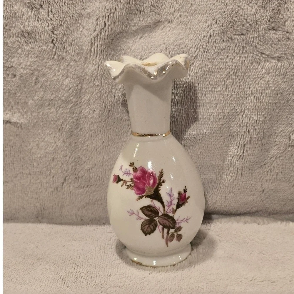 Vintage White Ceramic Rose Bud Vase Ruffled Gold Trim Floral Pink 4.25 Inch